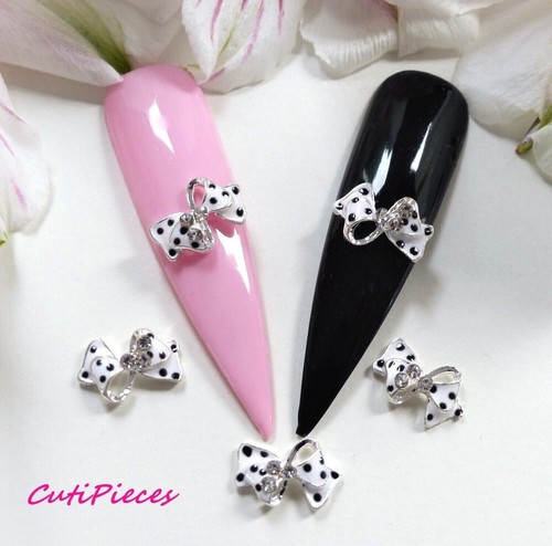 Nail art spotty black - art,